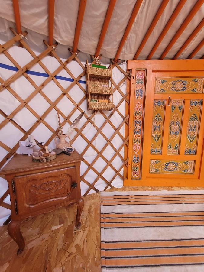 فندق ارسخوتفي  Slapen Tussen De Ezels In De Yurt المظهر الخارجي الصورة